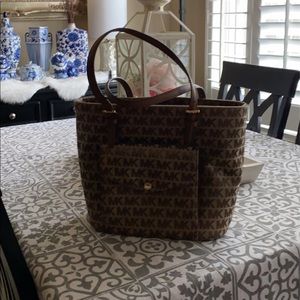 Michael Kors Jet Setter Medium Tote